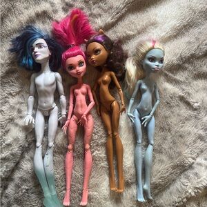 Monster High Blue and Pink Fashion Dolls Articulated Set